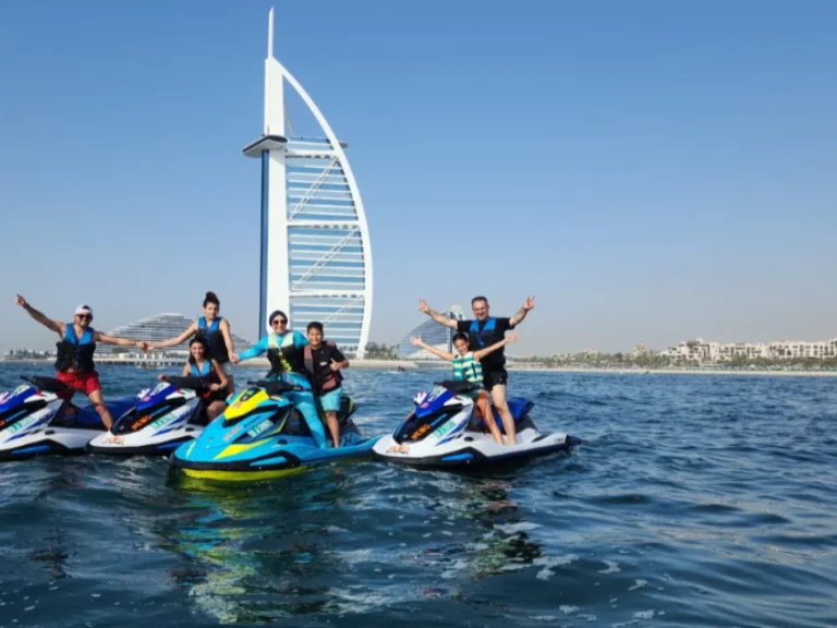 Kawasaki 15F charter bareboat eller skeppad i Dubai Marina