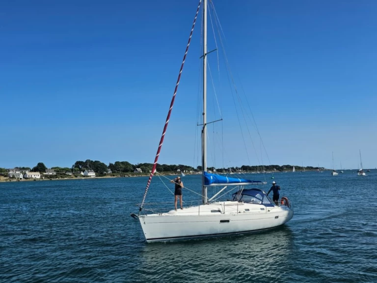 Bénéteau Oceanis 361 Clipper charter bareboat eller skeppad i La Trinité-sur-Mer