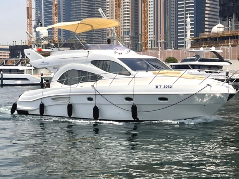 Motorbåt  för uthyrning Dubai Marina till det bästa priset 
