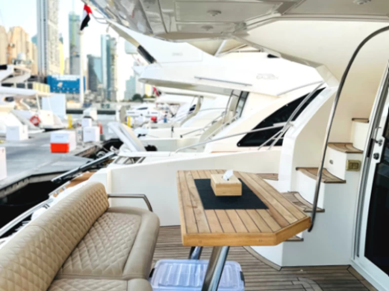 Båtuthyrning Gulf Craft - Majesty Yachts Majesty 44 i Dubai Marina på Samboat 