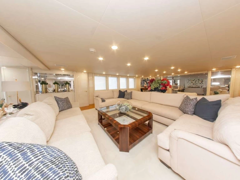 Oceanfast YCM FIFTY charter bareboat eller skeppad i Sankt Martin