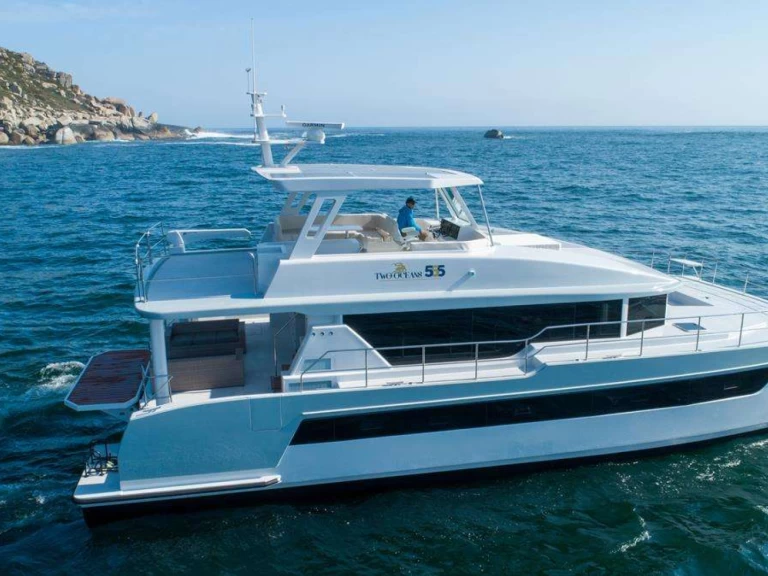 Uthyrning Lyx yacht Two Oceans med en båtlicens 