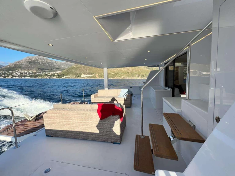 Two Oceans SOLAIRE charter bareboat eller skeppad i Tortola