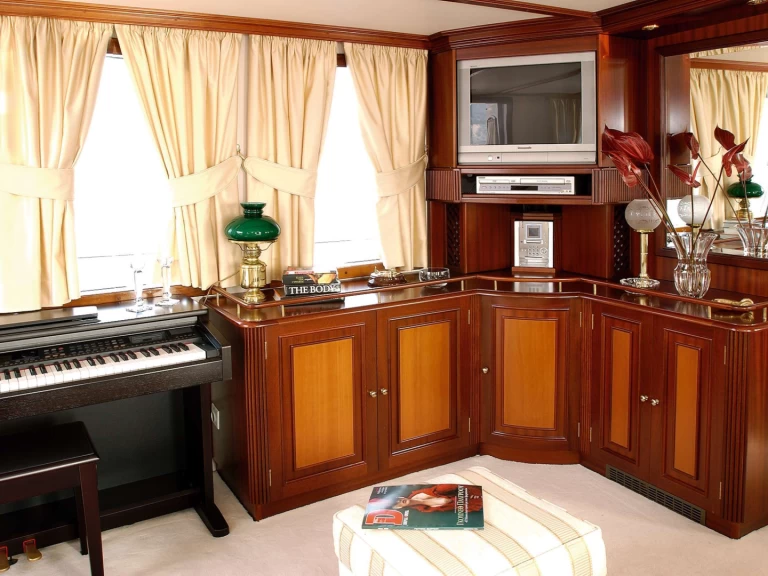 Hyr en Custom LIANA H Grekland  