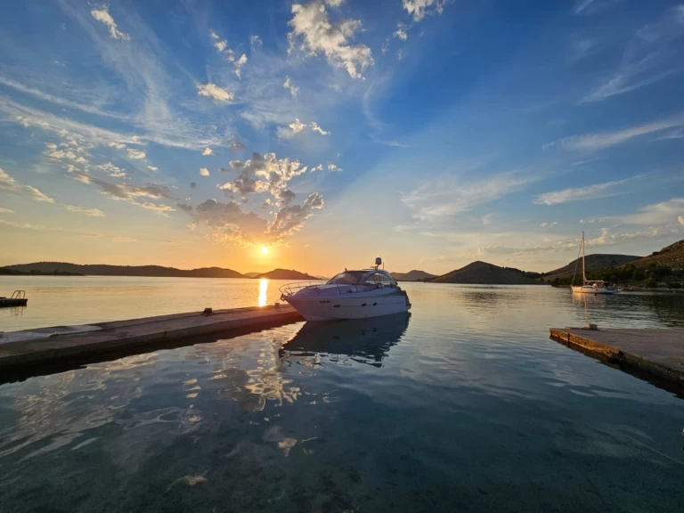 Lyx yacht för uthyrning Biograd Na Moru till det bästa priset 