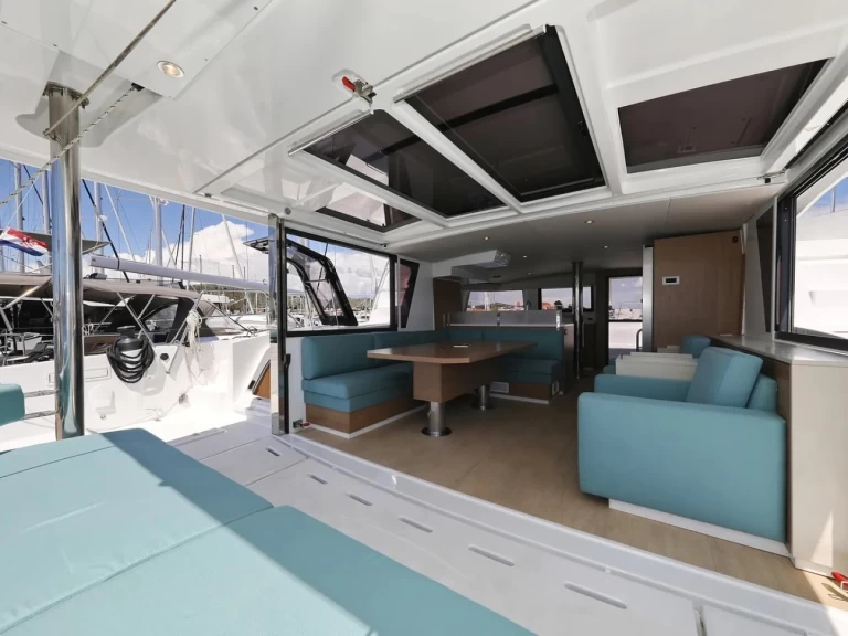 Katamaran  för uthyrning Donji Seget till det bästa priset 