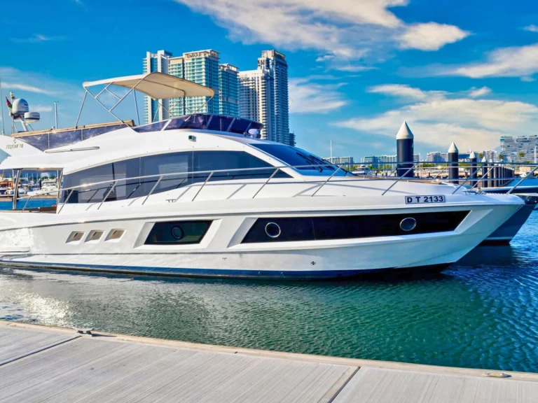 Yacht charter Dubai Marina billig majesty 48ft