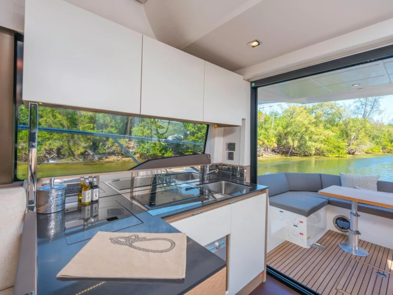 Hyra Motorbåt  med eller utan skeppare Prestige Castellammare di Stabia 