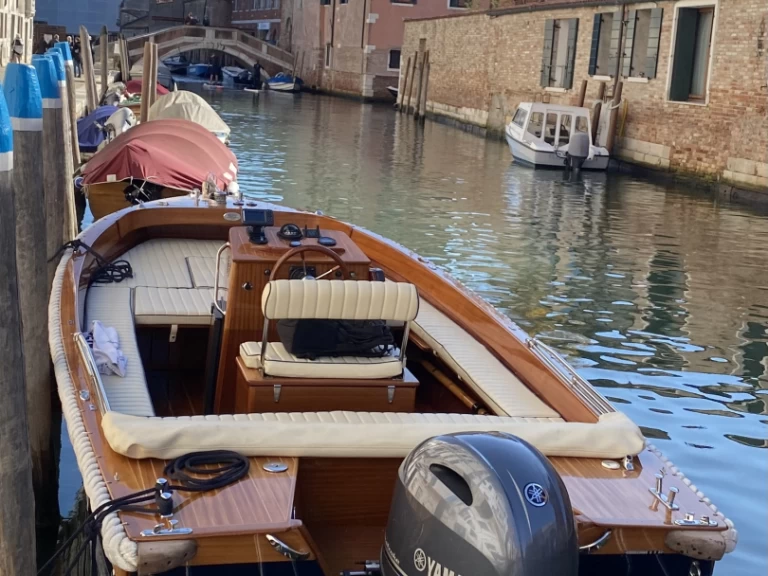 Hyra Motorbåt  med eller utan skeppare Montisola Archetti Venice 