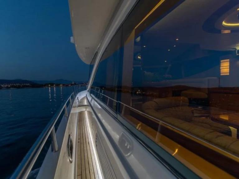 Hyr en Custom Yaretti 2210  Cannigione 