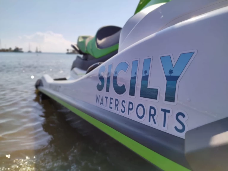 Hyra Motorbåt  med eller utan skeppare Kamarina Letojanni 