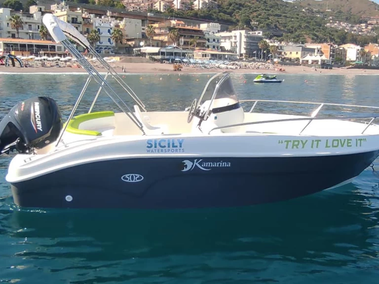 Uthyrning Motorbåt  Kamarina med en båtlicens 