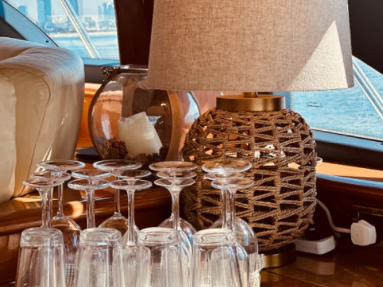 Hyr en Azimut Azimut 62 Fly Dubai Marina 