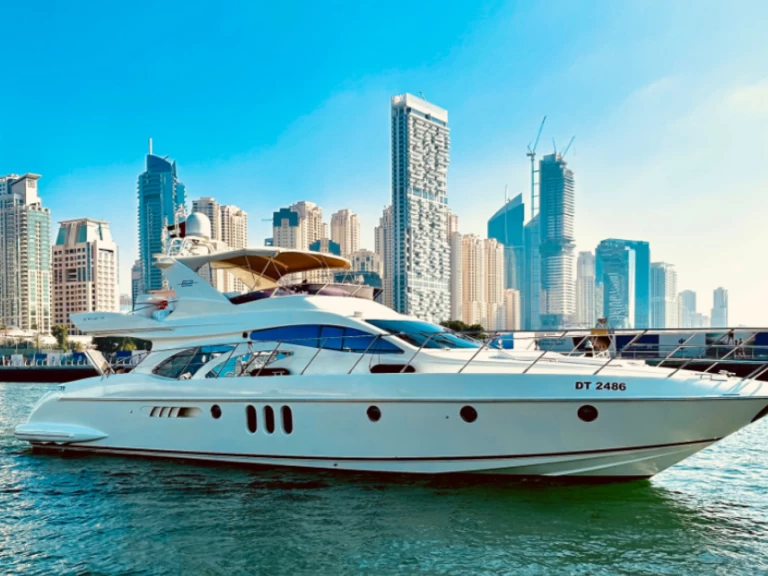 Azimut Azimut 62 Fly charter bareboat eller skeppad i Dubai Marina