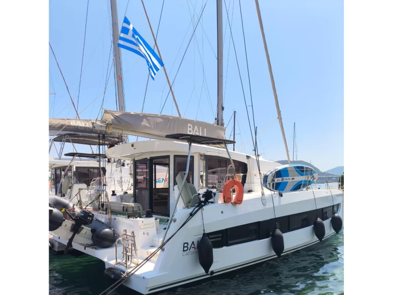 Bali Bali Catsmart charter bareboat eller skeppad i Perigiali