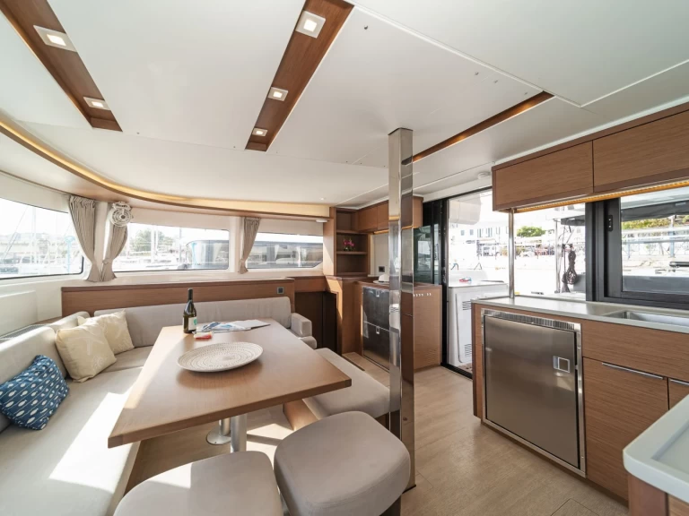 Uthyrning Katamaran  Lagoon med en båtlicens 