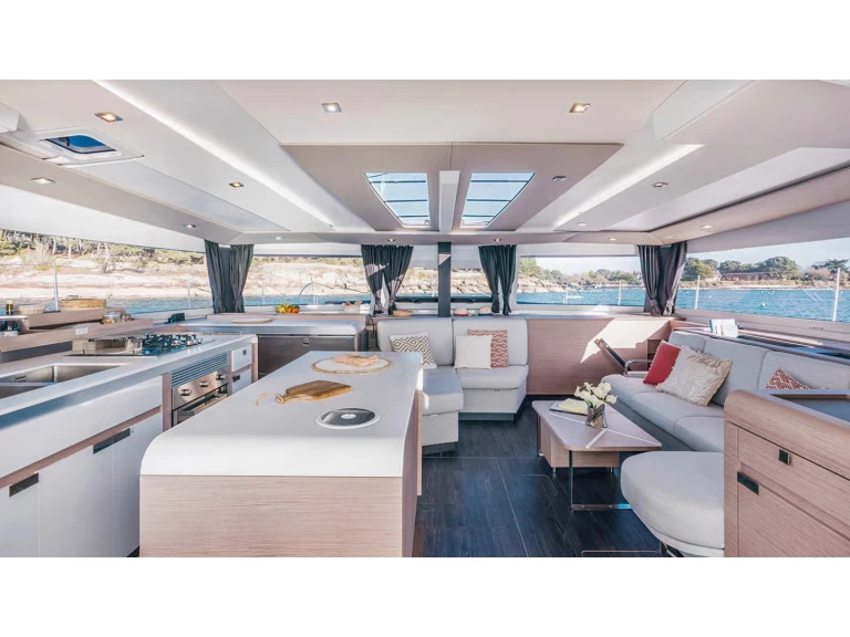 Hyr en Fountaine Pajot Aura 51 Perigiali 