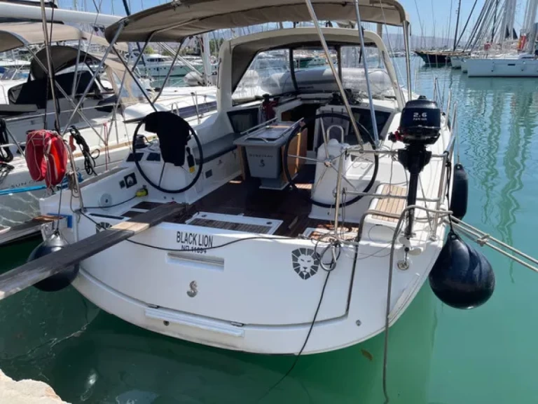 Bénéteau Oceanis 41.1 charter bareboat eller skeppad i Perigiali