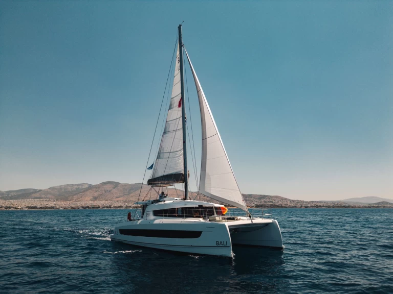 Yacht charter Nikiána billig Bali 4.2