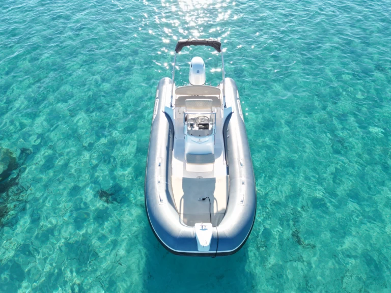 Capelli Capelli 626 Luxe charter bareboat eller skeppad i Porto-Vecchio