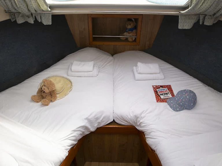 Le Boat Crusader charter bareboat eller skeppad i Rheinsberg