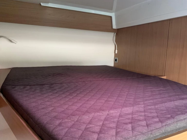 Bali Bali Catspace Voile charter bareboat eller skeppad i Perigiali