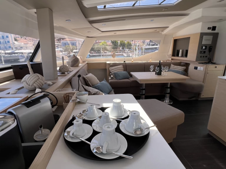 Hyr en Fountaine Pajot Aura 51 Perigiali 