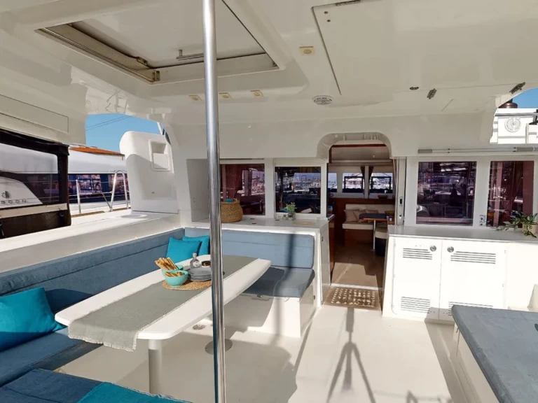 Lagoon Lagoon 450 F charter bareboat eller skeppad i Perigiali