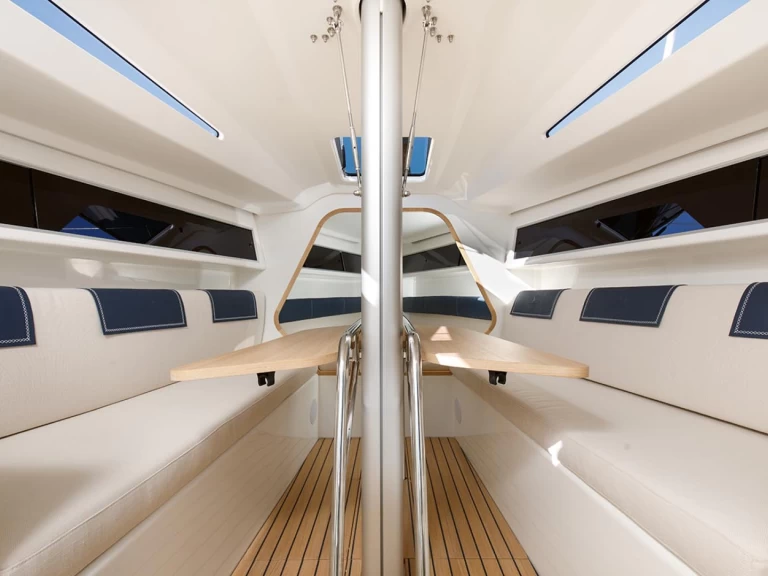 Uthyrning Segelbåt  Italia Yachts med en båtlicens 