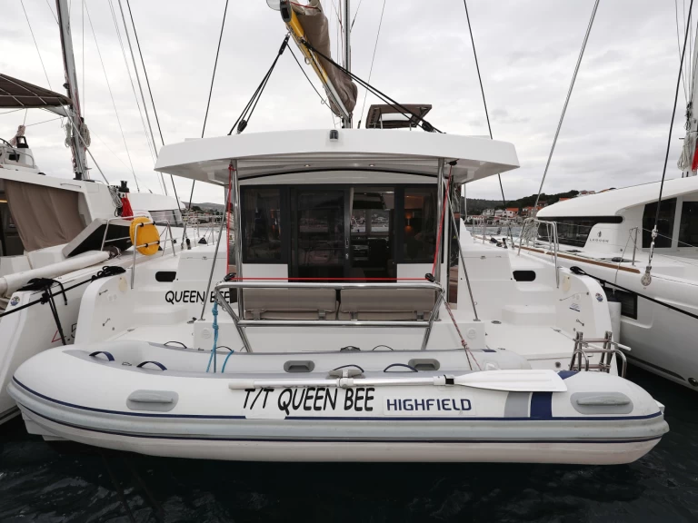 Bali Bali Catspace Voile charter bareboat eller skeppad i Rogoznica