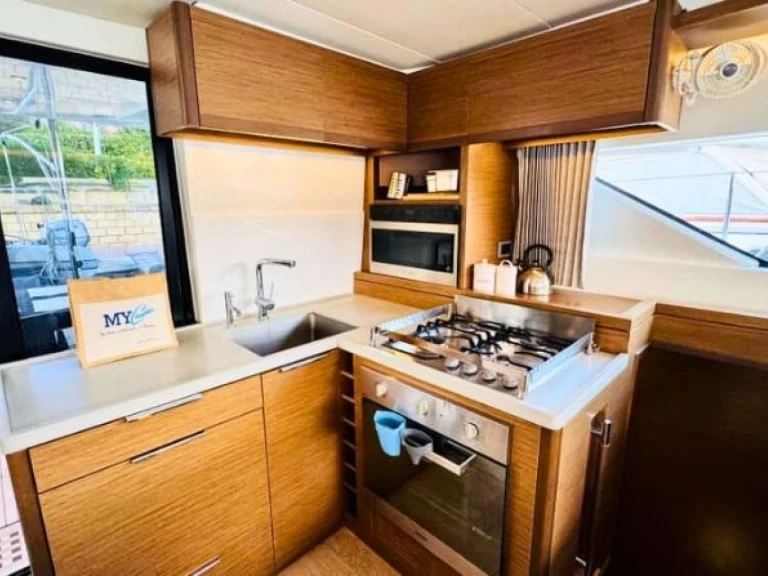 Lagoon Lagoon 50 charter bareboat eller skeppad i Olbia