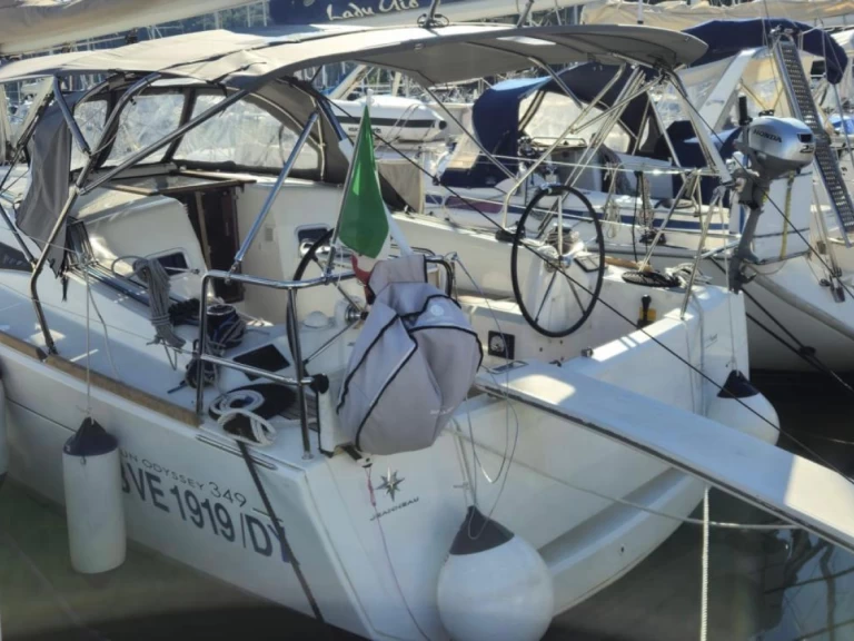 Hyra Segelbåt  med eller utan skeppare Jeanneau Salivoli 