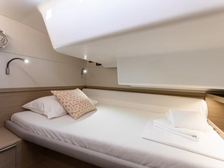 Hyra Katamaran  med eller utan skeppare Lagoon Split  