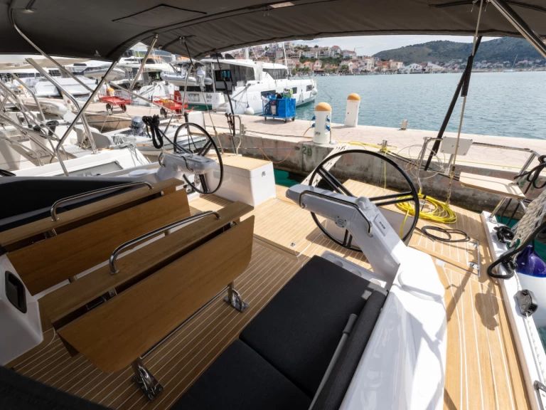 Hyr en Elan Impression 45 Split  