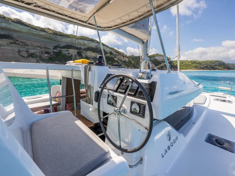 Lagoon Lagoon 38 charter bareboat eller skeppad i Lefkáda