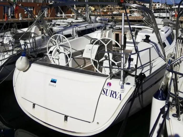 Bavaria Cruiser 41 charter bareboat eller skeppad i Olbia