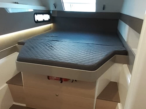 Bali Bali 4.1 charter bareboat eller skeppad i Olbia