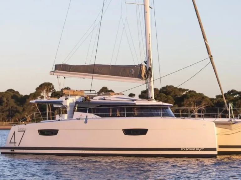 Uthyrning Katamaran  Fountaine Pajot med en båtlicens 