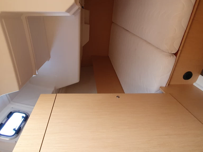 Hyra Segelbåt  med eller utan skeppare Bénéteau Olbia 