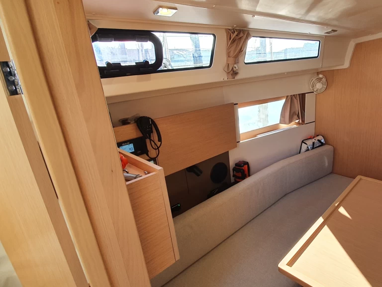 Yacht charter Olbia billig Oceanis 38 (3/2)