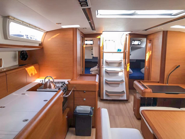 Segelbåt  för uthyrning Nea Peramos till det bästa priset 