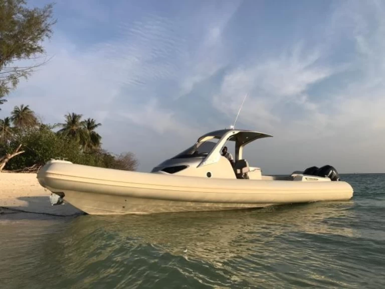 Uthyrning RIB Sacs med en båtlicens 