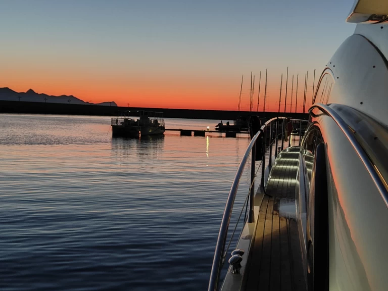 Uthyrning Lyx yacht Sunseeker med en båtlicens 