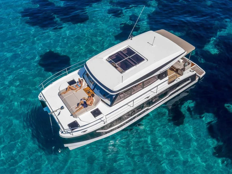 Hyra Motorbåt  med eller utan skeppare Fountaine Pajot Phuket Yacht Haven Marina 