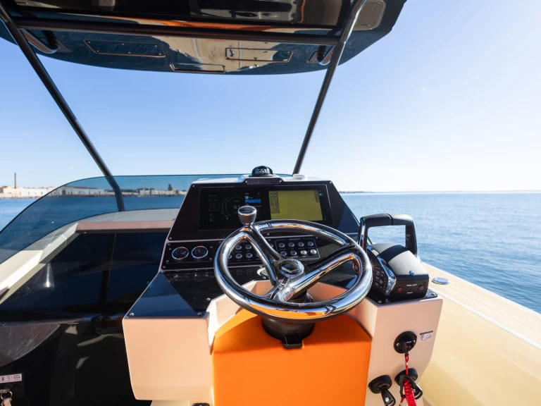 Uthyrning Motorbåt  LILIBAEUM YACHT med en båtlicens 