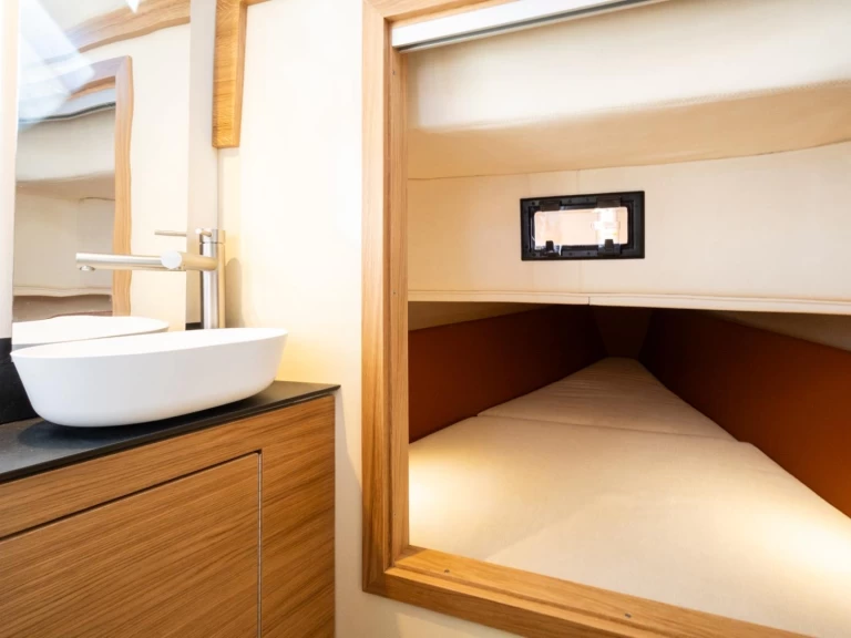 LILIBAEUM YACHT LIPARI 31 charter bareboat eller skeppad i Taormina