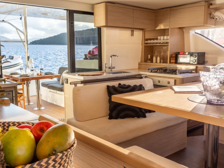 Lagoon Lagoon 51 charter bareboat eller skeppad i Lefkáda