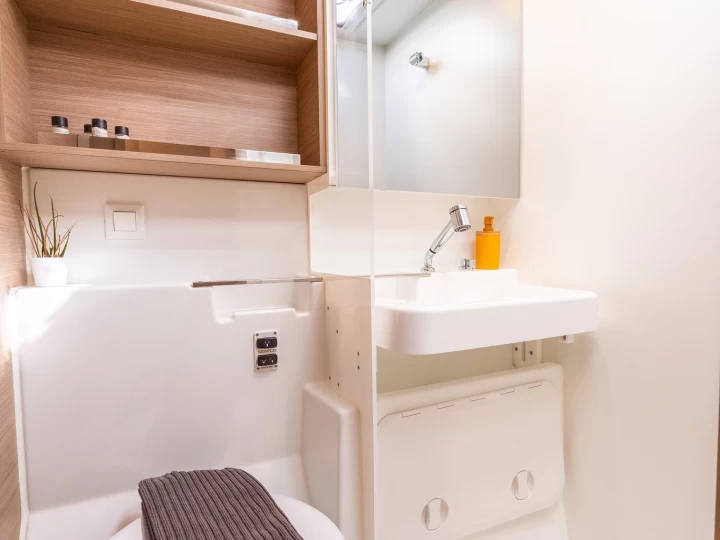 Lagoon Lagoon 43 charter bareboat eller skeppad i Lefkáda