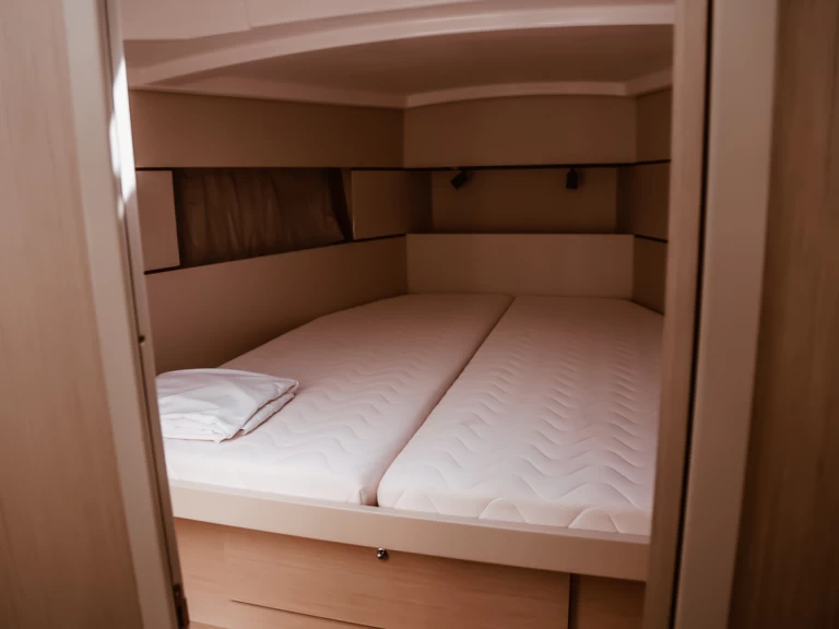 Uthyrning Segelbåt  Bénéteau med en båtlicens 