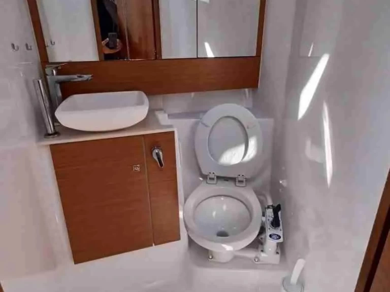 Dufour Dufour 430 charter bareboat eller skeppad i Agropoli